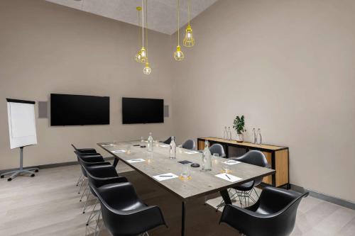 canopy by hilton dubai al seef