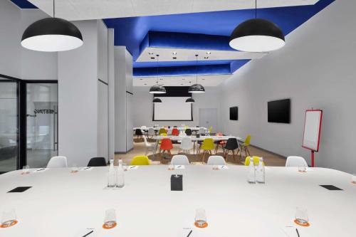 canopy by hilton dubai al seef