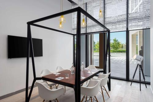 canopy by hilton dubai al seef