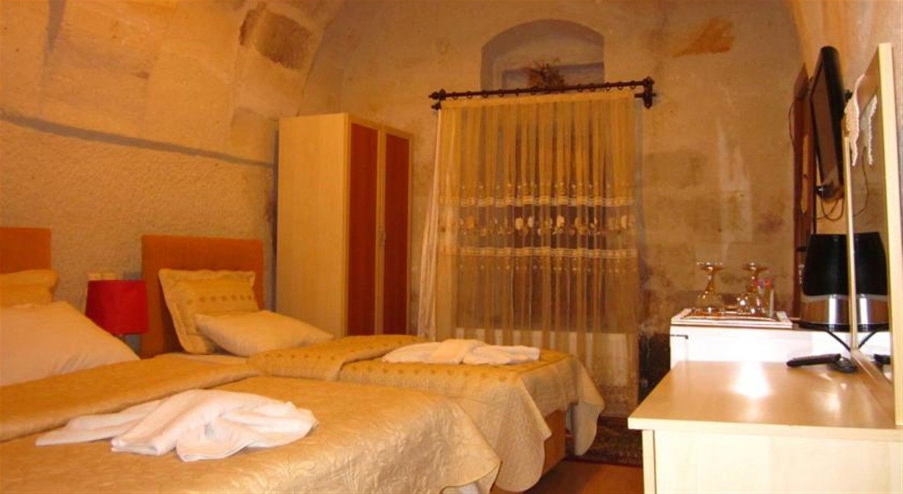 falcon cave suites