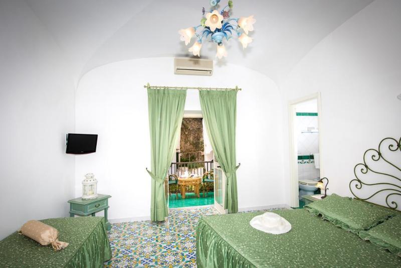 Alfonso A Mare,Near Emerald Grotto,3 star