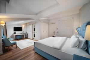 the time hotel marina