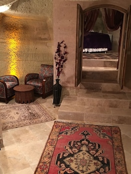 demisos caves the hotel