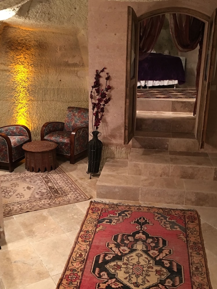 demisos caves the hotel