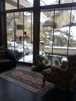 demisos caves the hotel