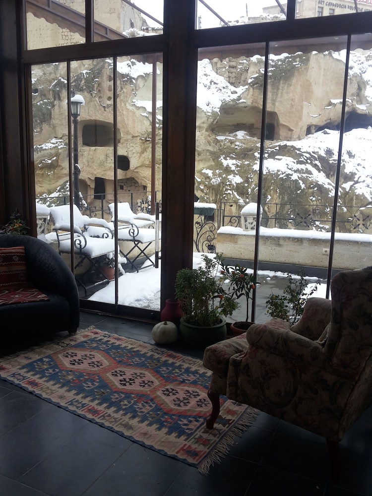 demisos caves the hotel