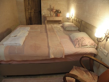 demisos caves the hotel