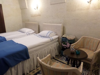 demisos caves the hotel