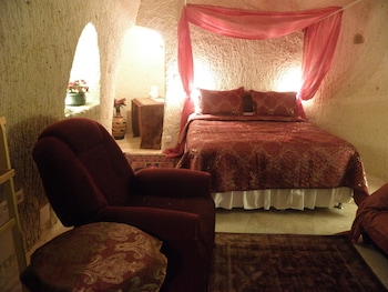 demisos caves the hotel