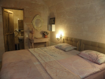 demisos caves the hotel