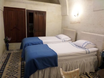 demisos caves the hotel