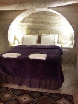 demisos caves the hotel