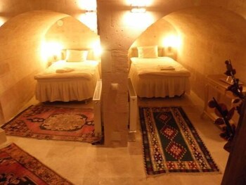 demisos caves the hotel