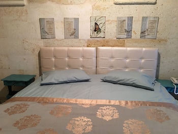 demisos caves the hotel