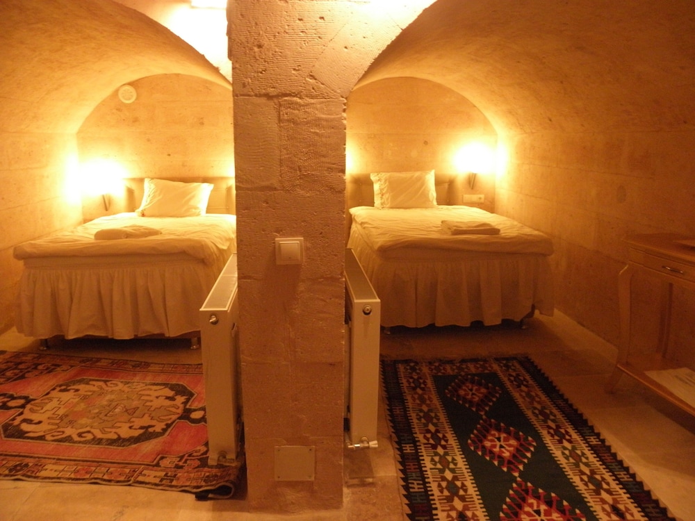 demisos caves the hotel