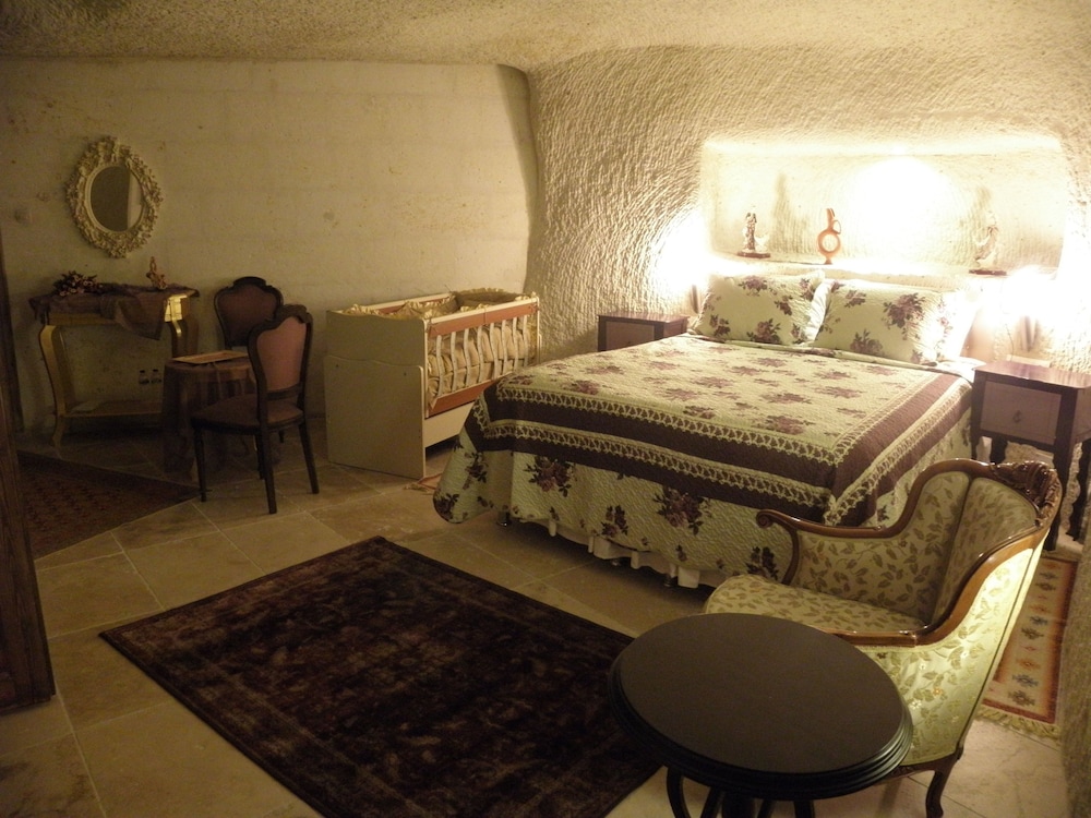 demisos caves the hotel