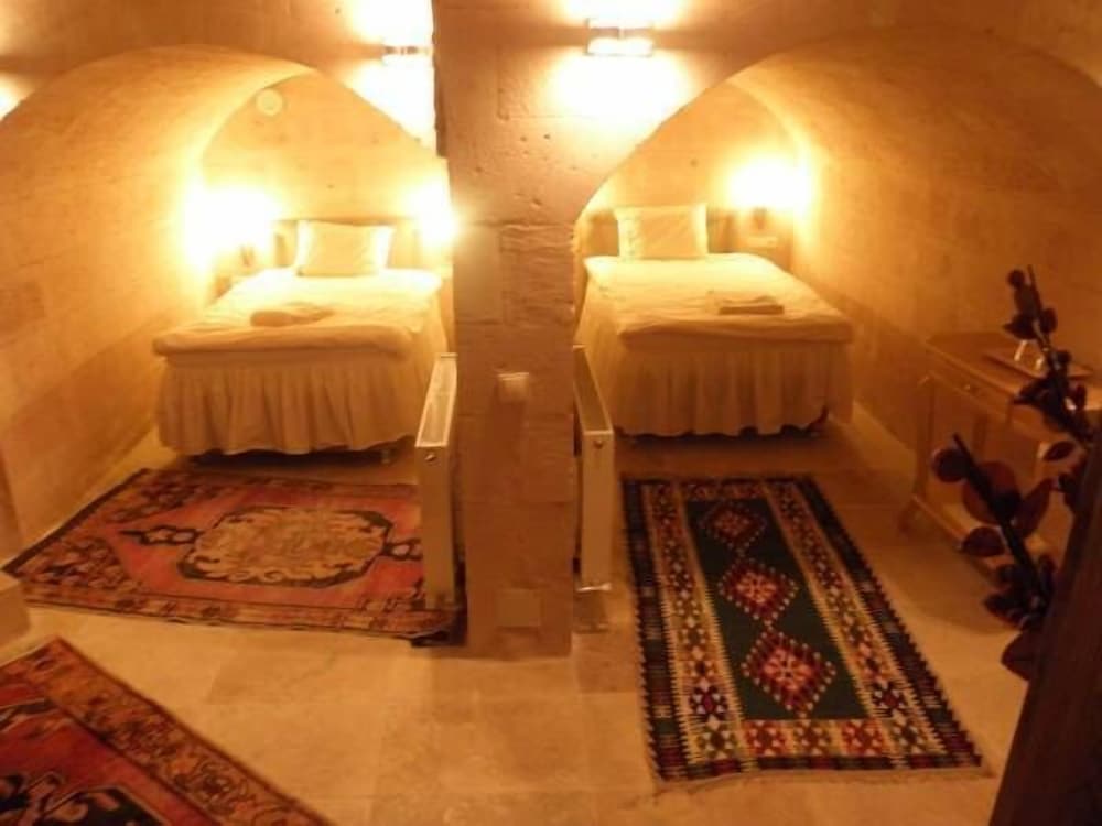 demisos caves the hotel