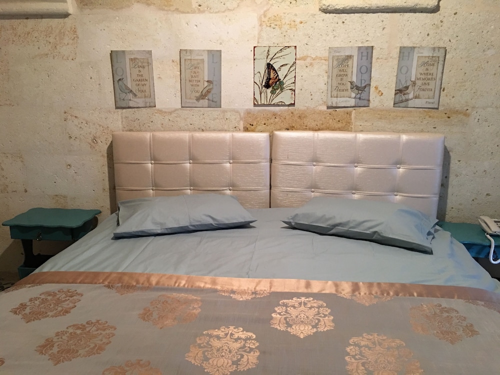 demisos caves the hotel