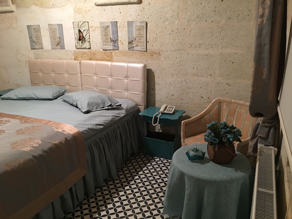 demisos caves the hotel