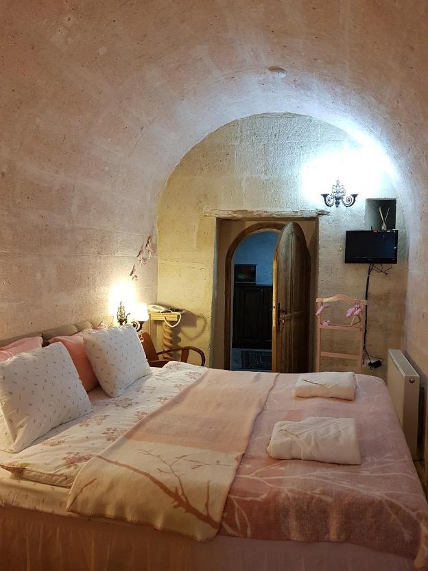 demisos caves the hotel