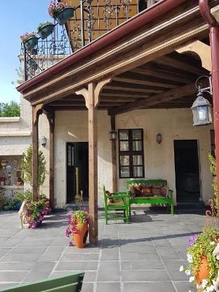 demisos caves the hotel