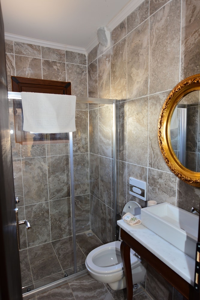 Hayriye Hanim Ege,Ayvalik,1 star