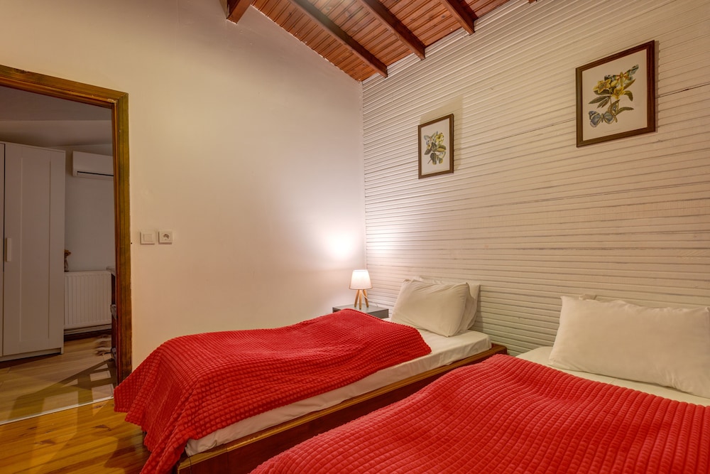 beta home lake house