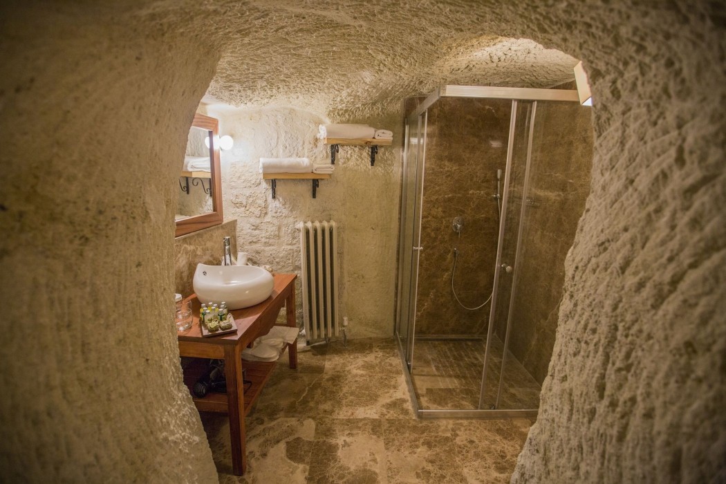 agarta cave hotel