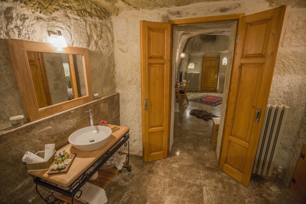 agarta cave hotel