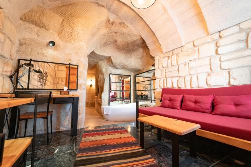 agarta cave hotel