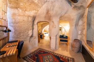 agarta cave hotel