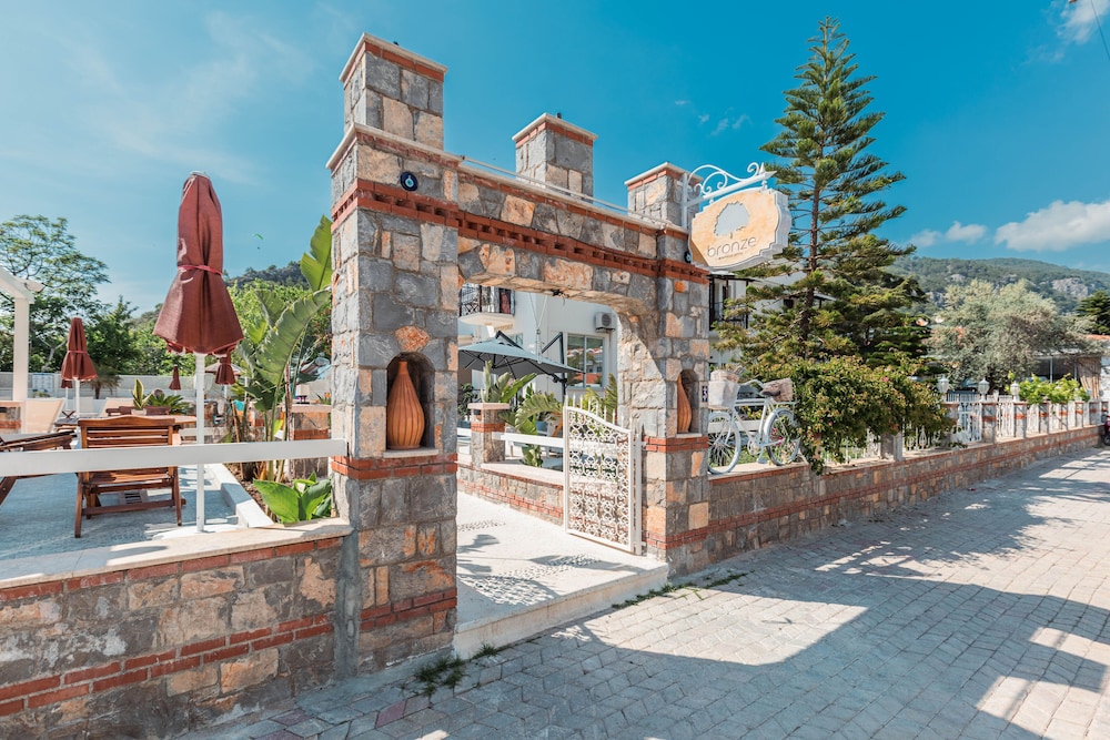 bronze hotel adults only