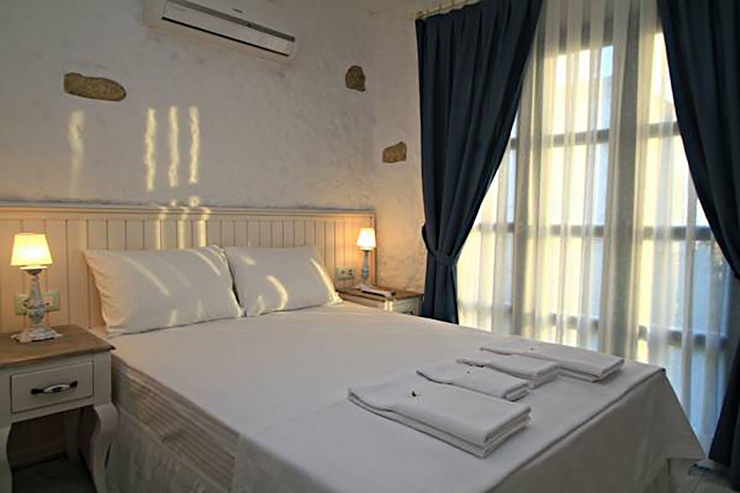 mina otel alacati