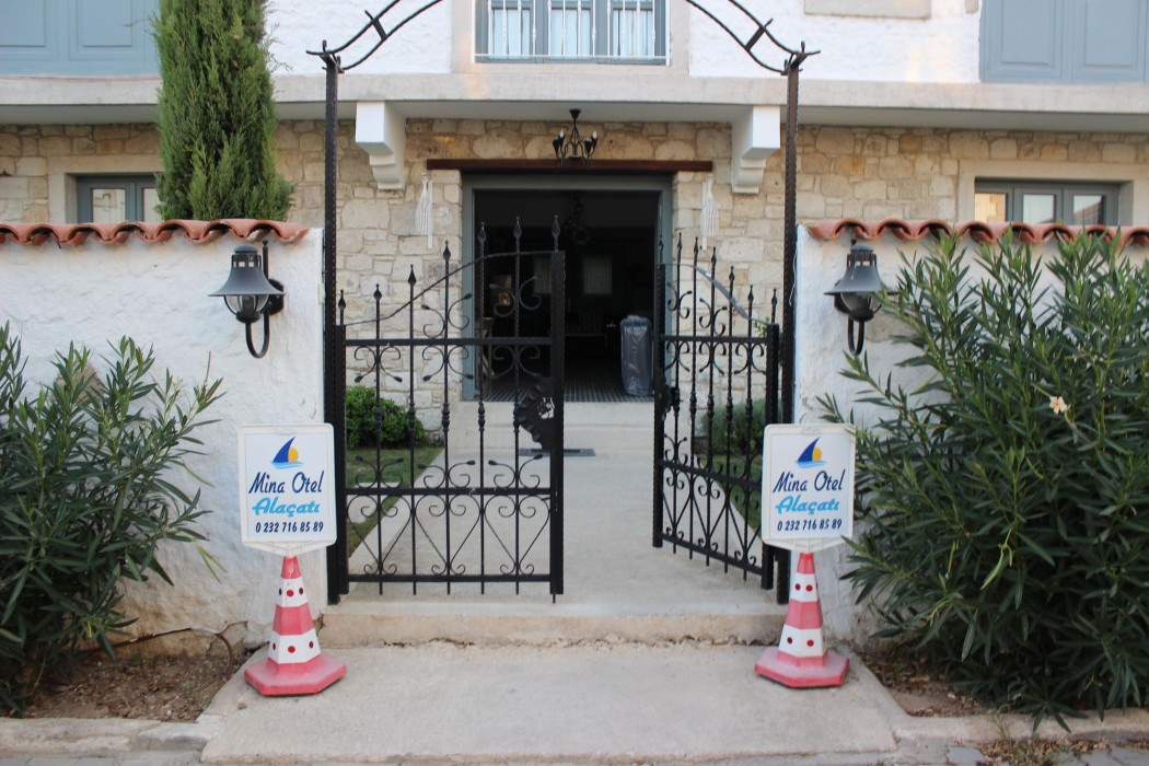 mina otel alacati