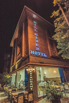 hill river hotel