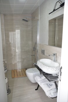 gardenya suit hotel