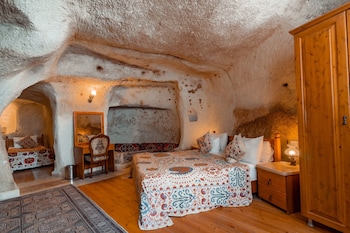 amber cave suites