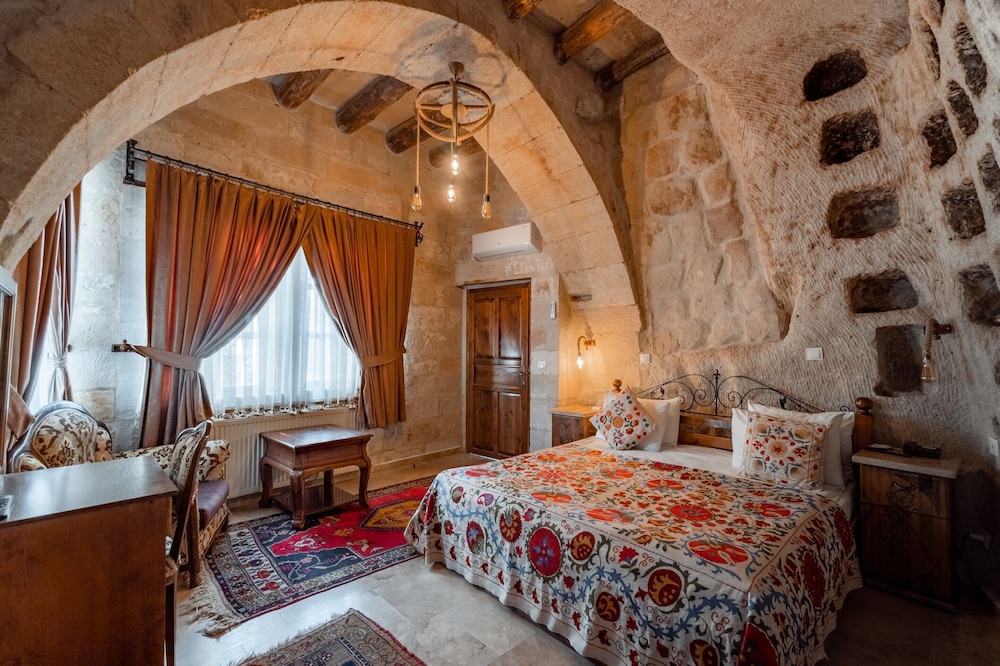 amber cave suites