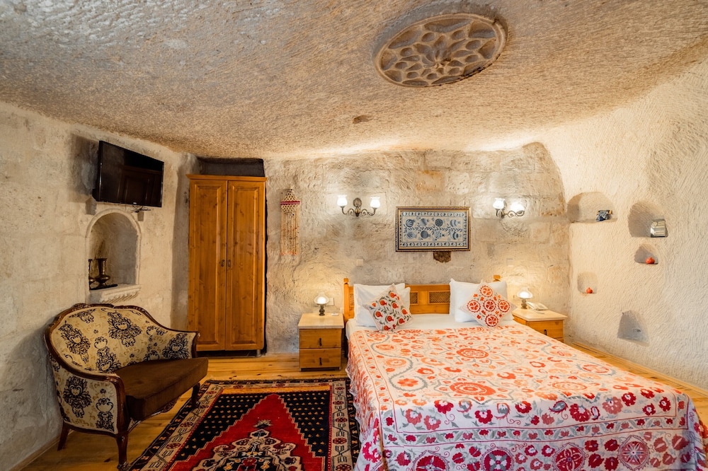 amber cave suites
