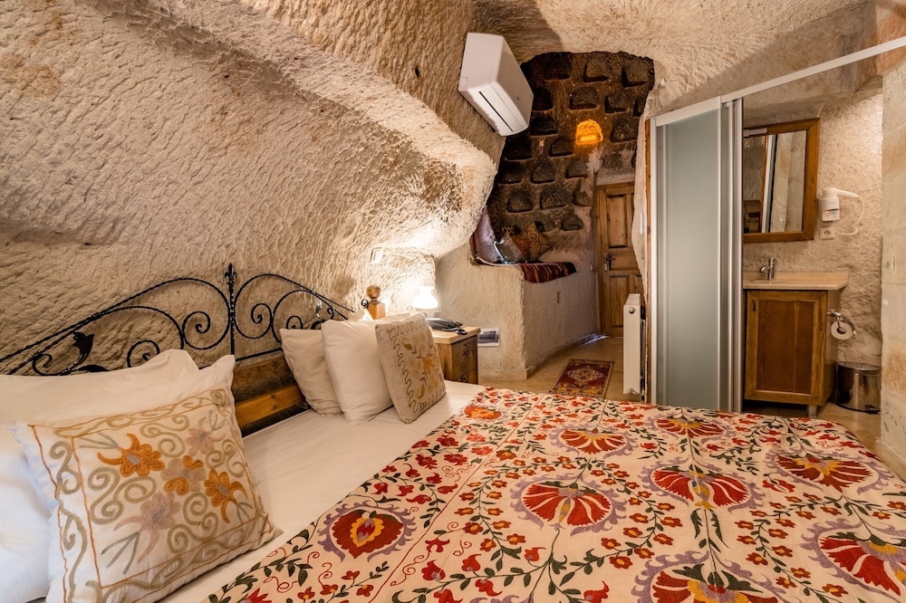 amber cave suites