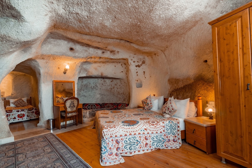 amber cave suites