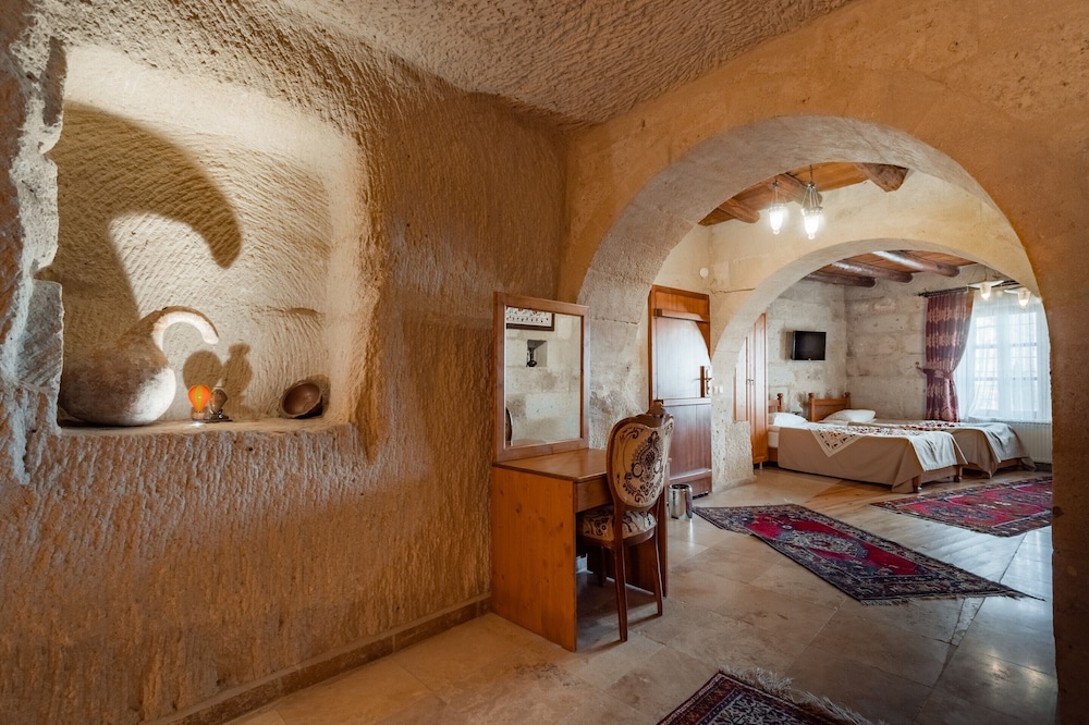 amber cave suites