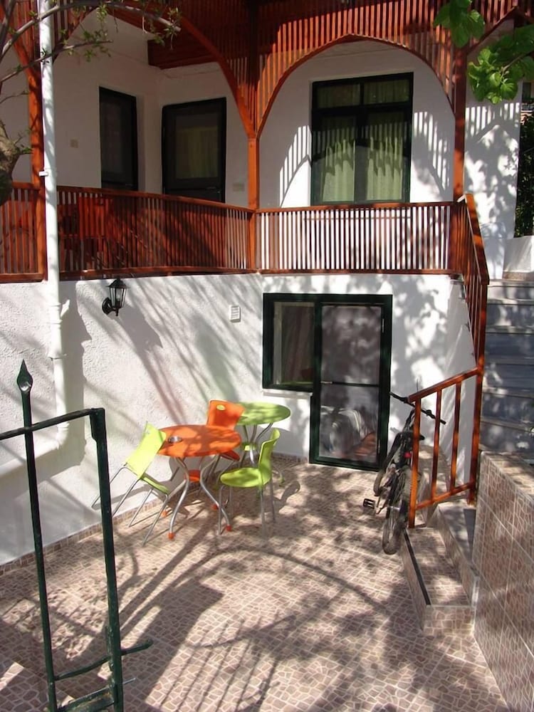 orhan kutbayin evi turyolu cafe pansiyon