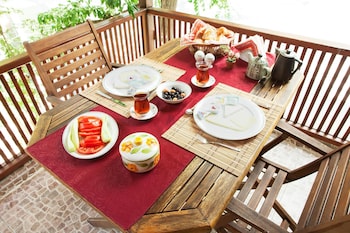 orhan kutbayin evi turyolu cafe pansiyon