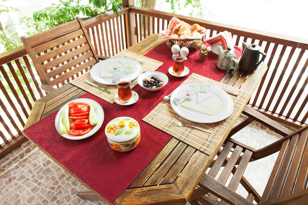 orhan kutbayin evi turyolu cafe pansiyon