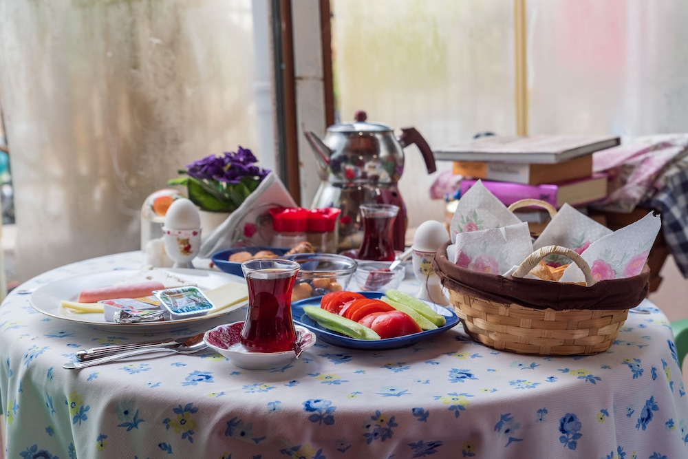 orhan kutbayin evi turyolu cafe pansiyon