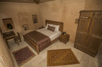 helike cave suites