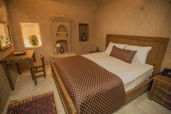 helike cave suites