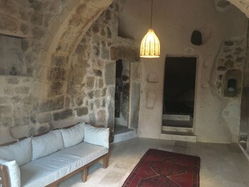 helike cave suites