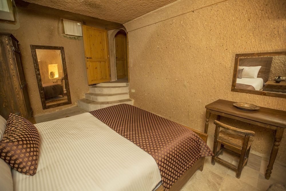 helike cave suites